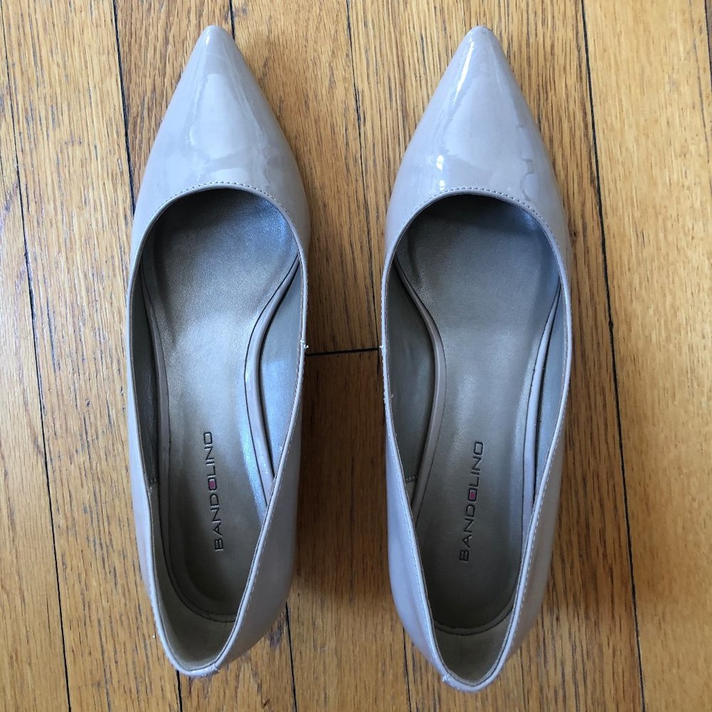 Bandolino Pointed Toe Natural Wedges